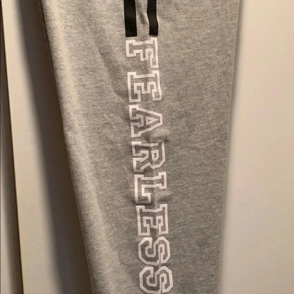 Gray Graphic Jogger Pants FEARLESS Women’s Large New - Picture 4 of 7